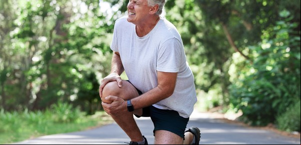 ¿Cómo saber si hay un derrame de líquido en la rodilla?