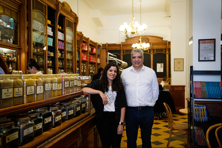 El Gato Negro. Verónica, dueña, y Juan, encargado. Foto: Maxi Failla