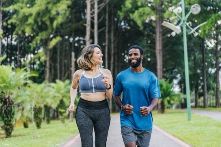 Es importante hacer ejercicios que no requieran de mucho esfuerzo. Foto: iStock.
