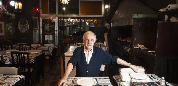 La parrilla de la serie de Brandoni y De Niro: hay cola en la calle y la gente quiere cortar el bife con cuchara