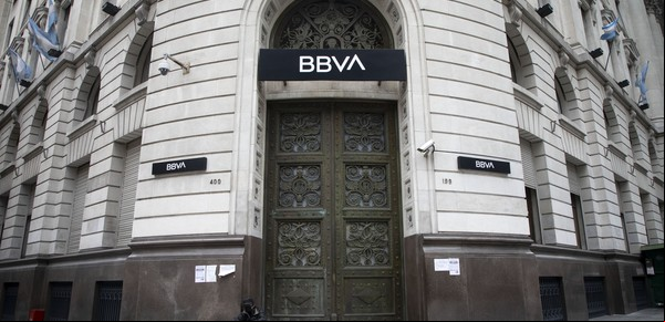 Feriado: cómo operar sin bancos este viernes, qué alternativas hay y de dónde extraer efectivo