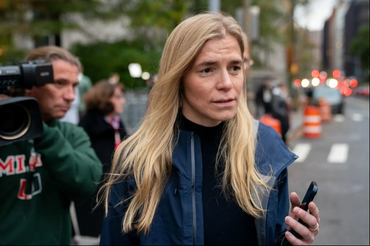 Graham Chase Robinson, al dejar la corte, en Nueva York. Trabajó una década con el actor de "Toro salvaje". Foto AFP
