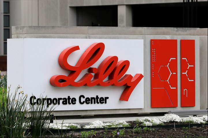 La sede del laboratorio Eli Lilly que logró aprobar la marca Zepbound como marca de un fármaco para bajar de peso. Foto AP