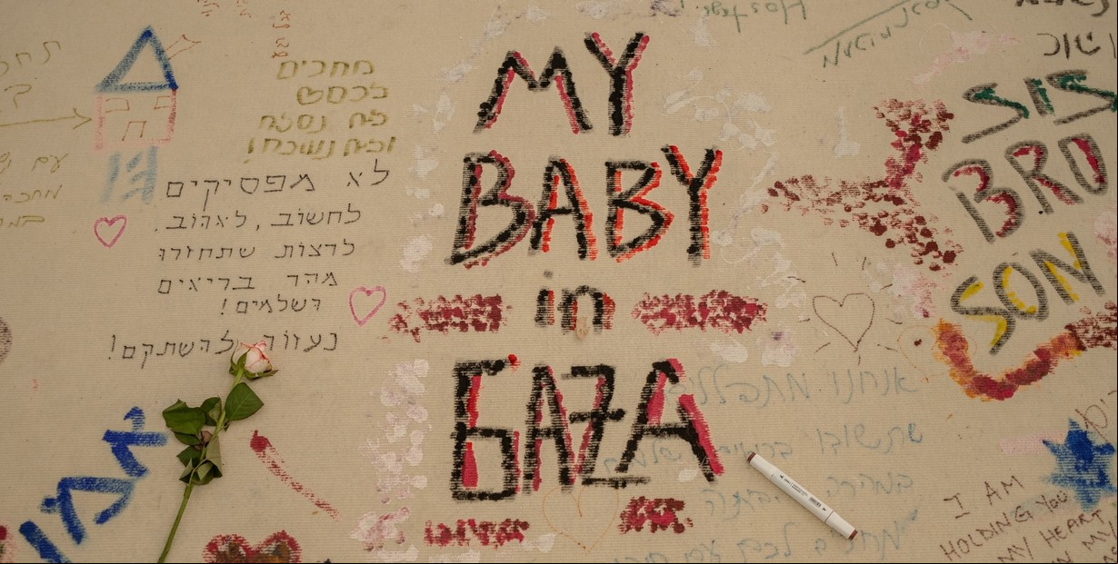 Las familias de los rehenes en Gaza buscan desesperadamente una prueba de vida