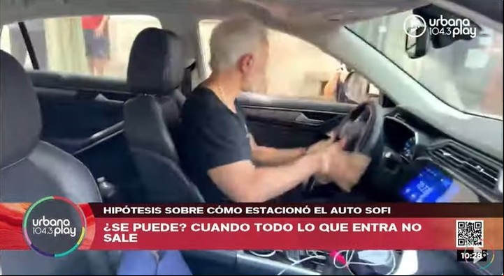 Andy Kusnetzoff ayudó a su compañera a sacar su auto del lugar en donde lo había estacionado.