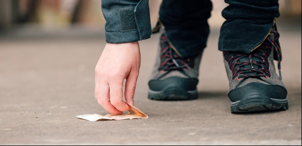 ¿Qué significa encontrar dinero en la calle según la metafísica?