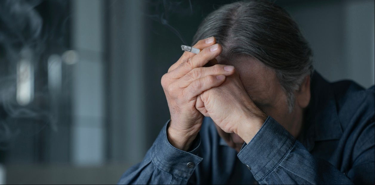 Algunos buscan "llenar" el vacío con una actividad no siempre saludable. Los expertos aconsejan conectar con las emociones. Foto: Shutterstock.