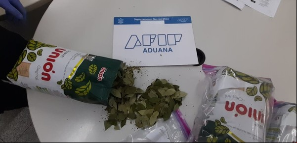 En el Día Nacional del Mate secuestran hojas de coca escondidas en paquetes de yerba que iban hacia Estados Unidos