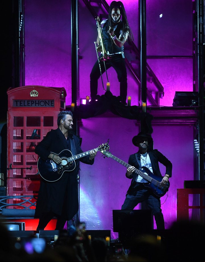 Ricardo Arjona desplegó un extenso show en Vélez, pero sus fans no quería dejarlo ir. Foto: Télam