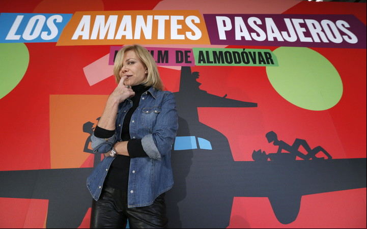 La actriz argentina Cecilia Roth, que recupera su relación de amor con España y su cine de la mano de la última película de Pedro Almodóvar "Los amantes Pasajeros", durante una entrevista con Efe en la que afirma "La vuelta a Pedro y España siempre es maravillosa" en 2013. EFE