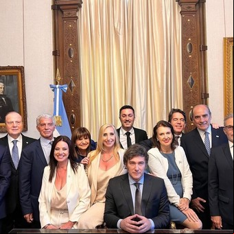 Una nueva encuesta midió a 12 funcionarios clave de Javier Milei: sorpresa con la líder