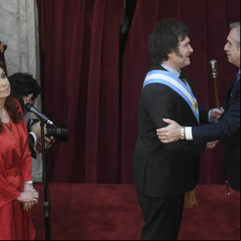 Javier Milei asumió, planteó una herencia dramática y advirtió que vienen tiempos muy duros: "No hay alternativa, habrá shock"