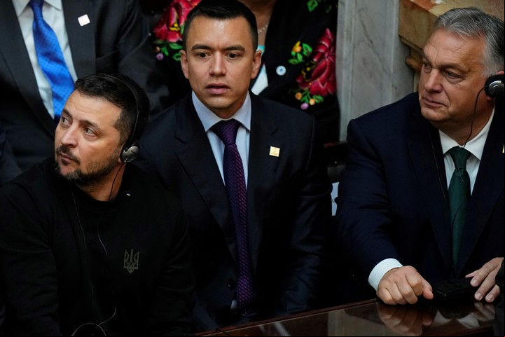 El primer ministro Viktor Orban (der.) y el presidente de Ucrania, Volodimir Zelenski, en Buenos Aires. Foto: AP