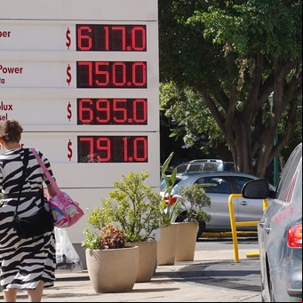 Otro fuerte aumento de las naftas para reducir el atraso de los precios: las principales petroleras suben un 37% los precios