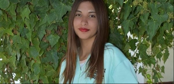 La alumna ejemplar: 42 kilómetros para ir a la escuela, abanderada, mejor promedio y compañera
