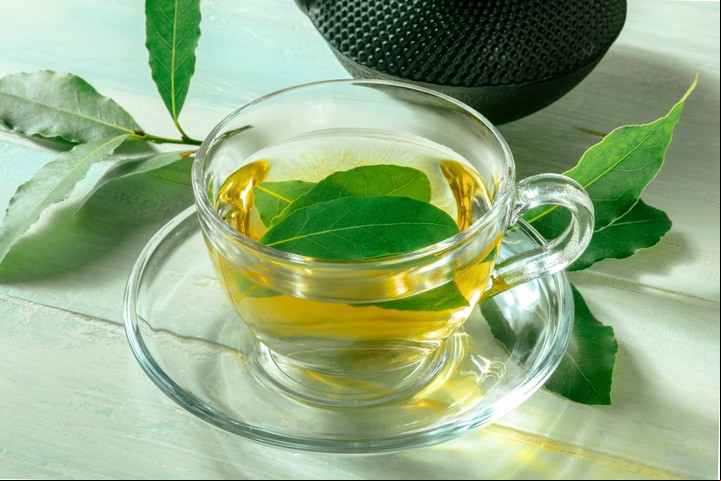 La infusión de hojas de laurel aporta gran cantidad de ventajas al organismo. Foto: Shutterstock