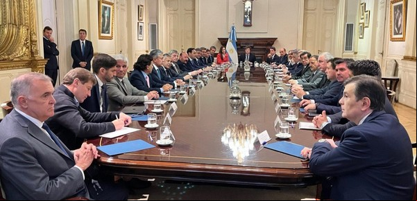 Quién es el único gobernador que no salió a apoyar a Ignacio Torres de Chubut en su reclamos de fondos de coparticipación a Javier Milei