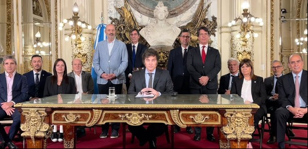 Mano dura, 90 días de economía de guerra y el ghostwriter de Javier Milei