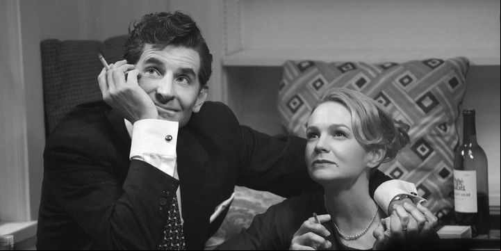 Bradley Cooper y Carey Mulligan, como Leonard Bernstein y Fellicia Montealegre en "Maestro", que puede verse por Netflix.