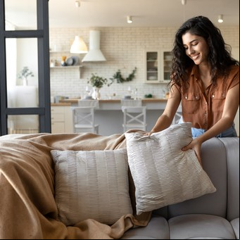 ¿Qué revela cambiar los muebles de lugar? La psicología detrás de este hábito