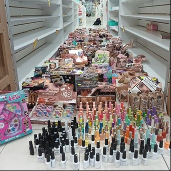 Funkos truchos y maquillajes tóxicos: en la previa de Navidad, incautaron juguetes y cosméticos por $32 millones