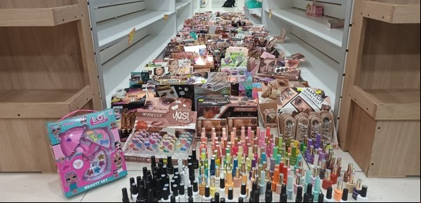 Funkos truchos y maquillajes tóxicos: en la previa de Navidad, incautaron juguetes y cosméticos por $32 millones