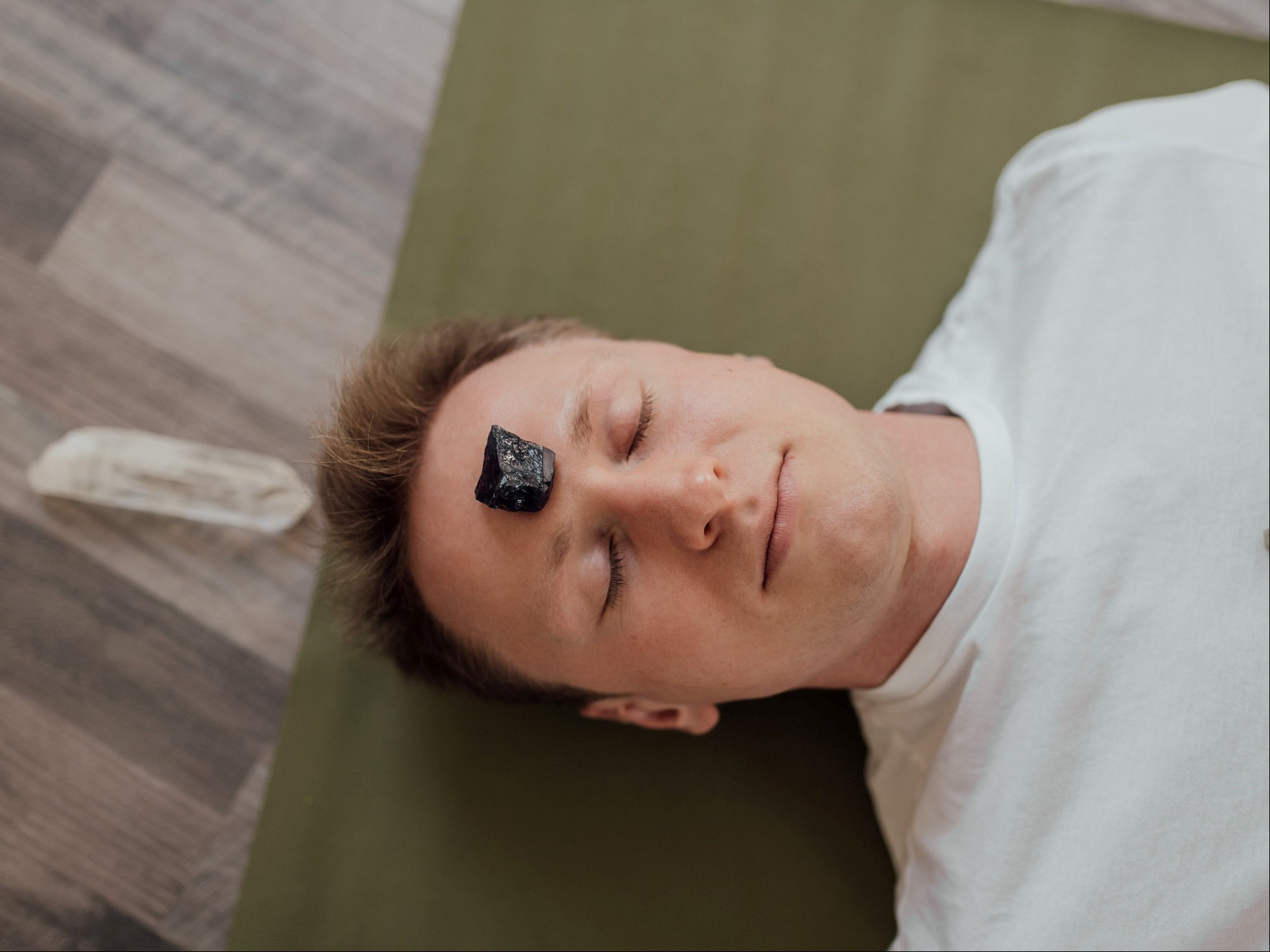Solo hacen falta unos pocos minutos para meditar cada día. Incluso, puede realizarse la respiración consciente. Foto: Pexels.