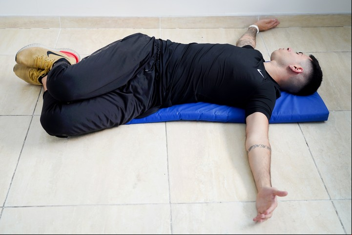 Las torsiones ayudan a flexibilzar el área. Foto Rocío Carrasco.