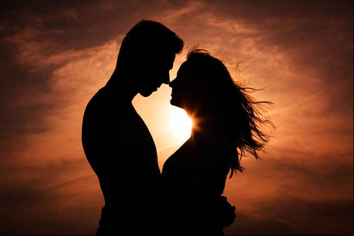 El sentimiento de enamoramiento se le atribuye al corazón, pero es el cerebro el que lo crea. Foto: ilustración Shutterstock.