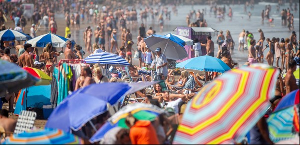 Los sorpresivos datos del verano  de Mar del Plata: creció el consumo, el 80% llegó en auto y 20.700 en avión