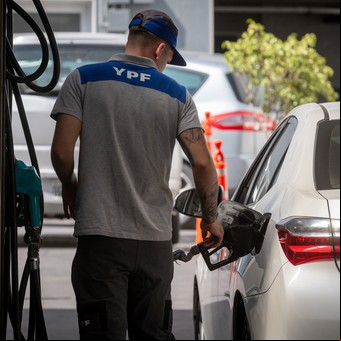 Suba de la nafta: 8 consejos para ahorrar combustible y que las cargas duren más