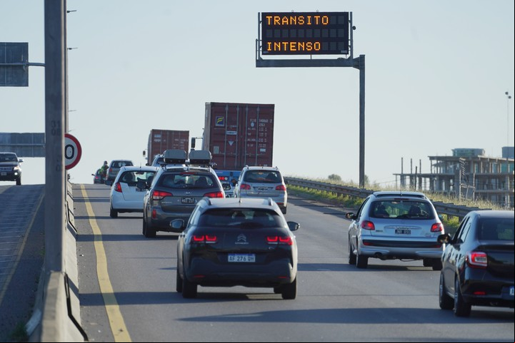 El modo de manejar y el peso que se lleva influyen en el gasto de nafta. Foto: Martín Bonetto.