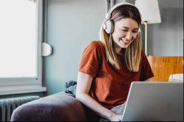 Trabajar y estudiar con música: cuáles son las 10 canciones que te ayudan a rendir más y mejor