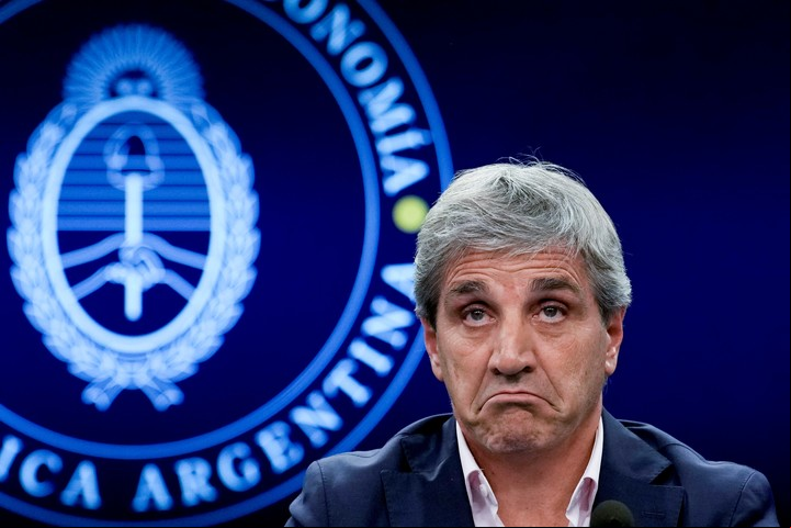 El ministro Luis Caputo dio detalles del acuerdo que se reflotó con el FMI. Foto AP