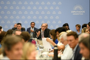 Ley ómnibus: el Gobierno accede a más cambios y defiende el paquete económico y de seguridad