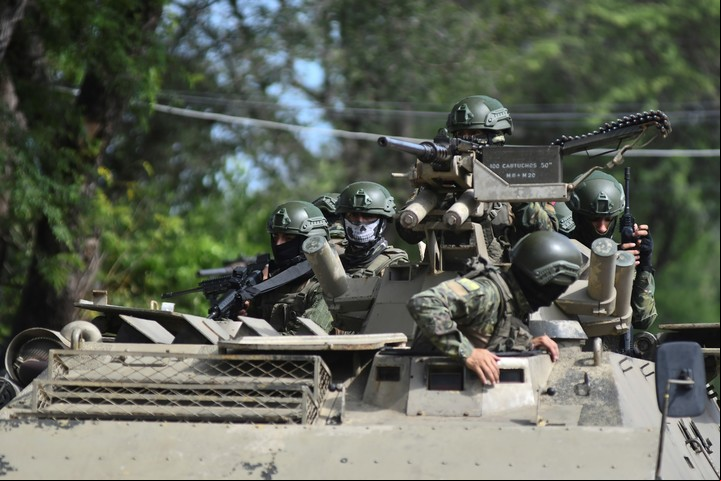 Militares. La presencia de los soldados se hizo sentir en las calles de Portoviejo, Ecuador (AP)