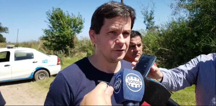 El intendente de Zárate, Jorge Matzkin, se acercó hasta el lugar donde ocurrió el doble crimen.