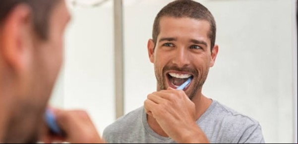 Qué pasa si no me cepillo los dientes antes de dormir