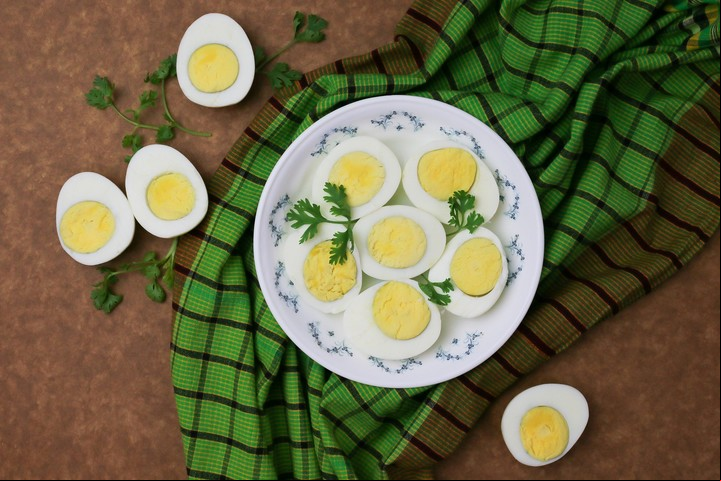 Los huevos ideales son los duros, pasados por agua, poché o a la plancha sin aceites./ Imagen de Tamanna Rumee en Pixabay.