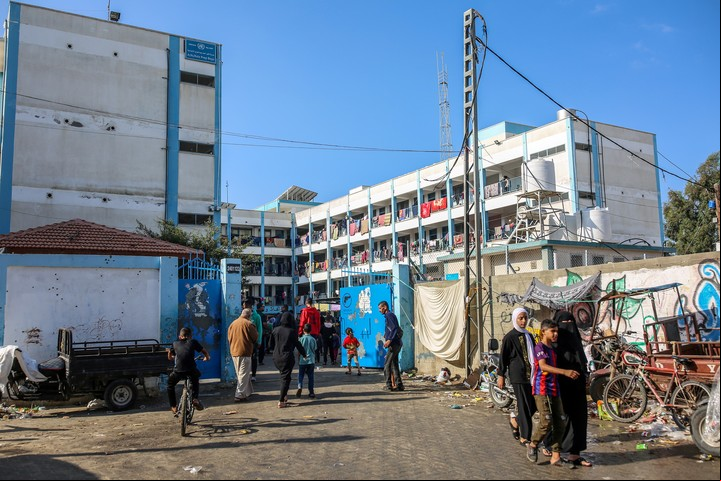 Una escuela afiliada a la Agencia de Obras Públicas y Socorro de las Naciones Unidas en Khan Yunis, sur de Gaza  Foto: Samar Abu Elouf/ The New York Times