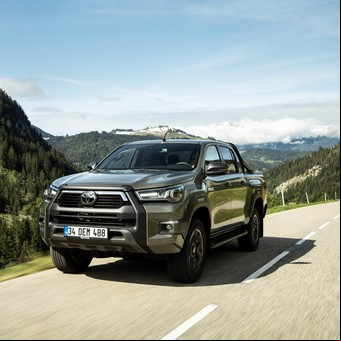 El presidente de Toyota ratificó el "camino de la electrificación" para la próxima Hilux de producción nacional