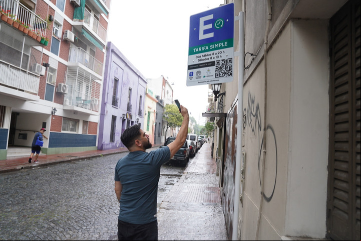 A más de 300 metros del hogar hay que pagar igual. Foto: Guillermo Rodríguez Adami.