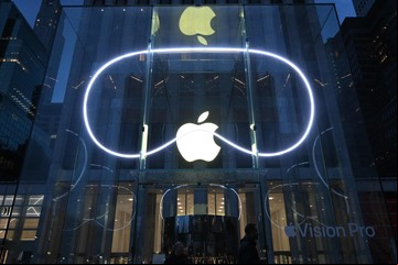 iPhone plegables e inteligencia artificial: qué hay en el futuro de Apple tras el lanzamiento de Vision Pro
