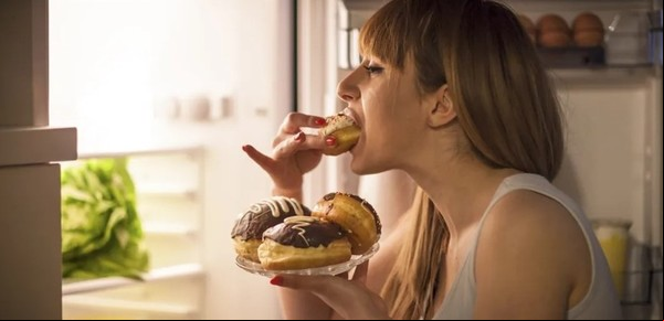 Por qué tengo ganas de comer a toda hora y cómo evitarlo