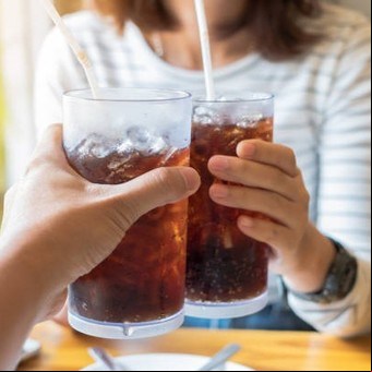 Cuáles son las bebidas que más engordan y conviene evitar