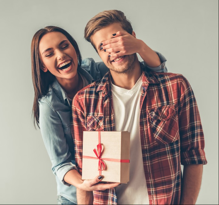 Leo adora las sorpresas y ser el centro de atención. También los perfumes o espectáculos. Foto: ilustración Shutterstock