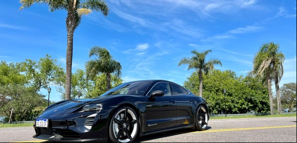 Análisis del Porsche Taycan: cómo es manejar el auto eléctrico más avanzado en Argentina