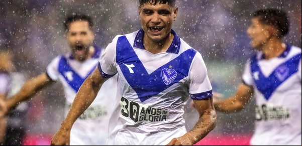 El impresionante golazo de Claudio Aquino para salvar a Vélez de una temprana eliminación en la Copa Argentina