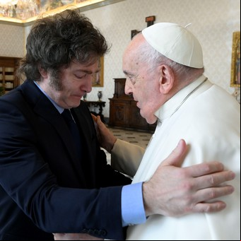 Javier Milei y sus medidas, EN VIVO: el Presidente viajará el jueves a Roma junto a seis funcionarios para el funeral del Papa Francisco