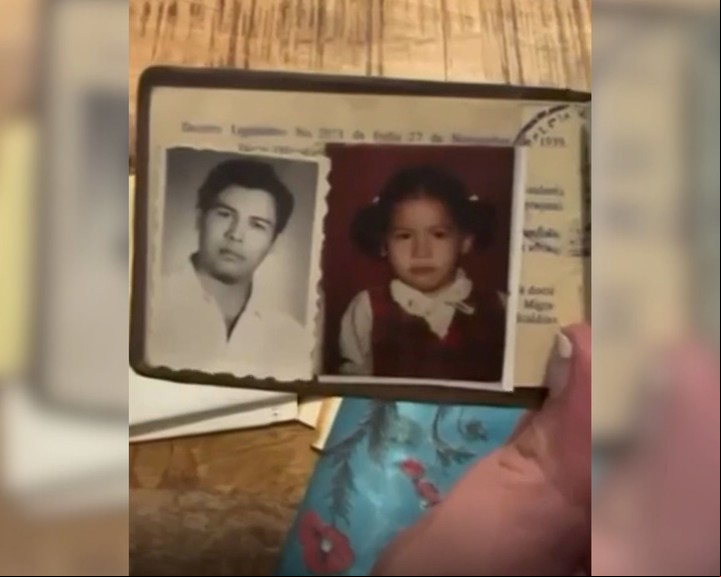 Recuerdos. Las fotos que conservaba la mamá de Austin en su billetera. Foto: Vanessa Austin.
